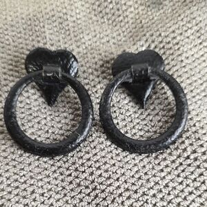 Vintage Black Heart Pulls